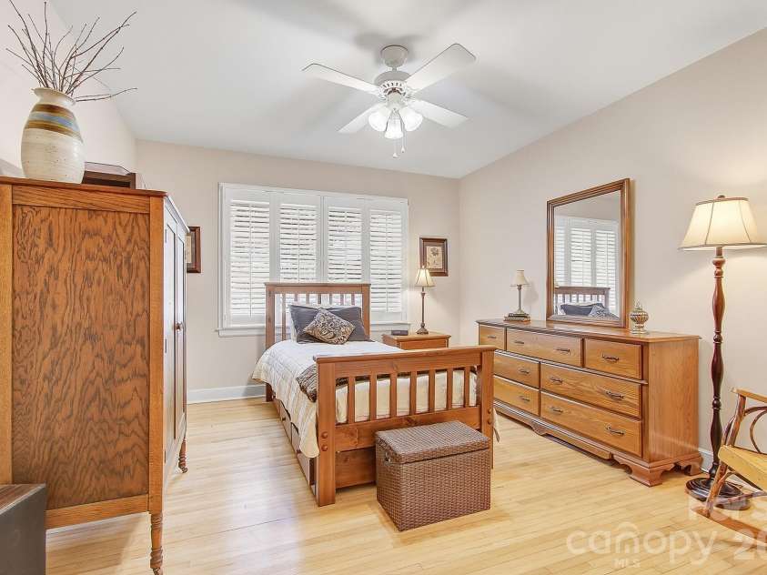 41 Arthur Road, Asheville, NC 28806.  MLS# CAR4371135, YatesRealty ID 14696. 