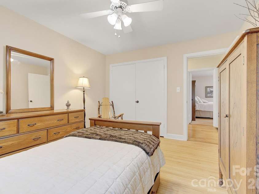 41 Arthur Road, Asheville, NC 28806.  MLS# CAR4371135, YatesRealty ID 14696. 