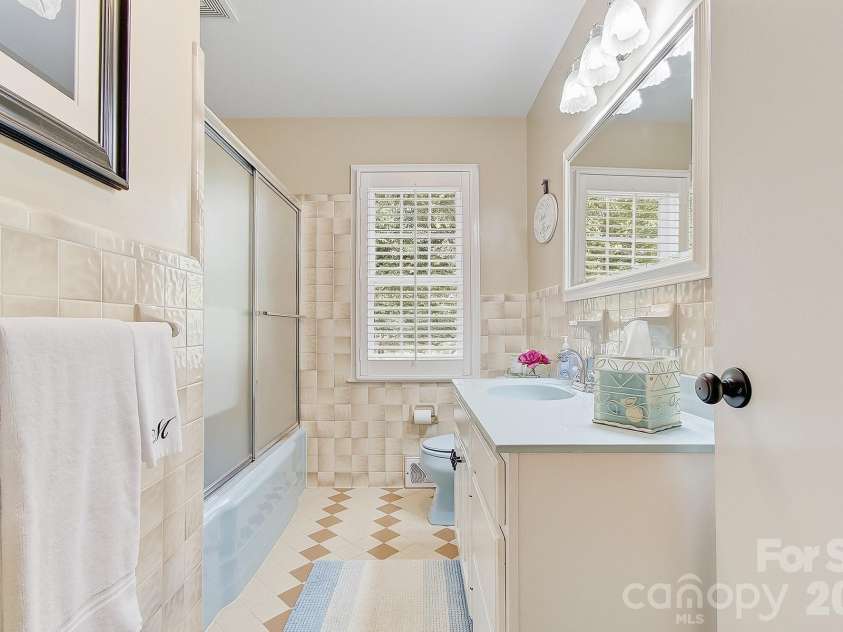 41 Arthur Road, Asheville, NC 28806.  MLS# CAR4371135, YatesRealty ID 14696. 