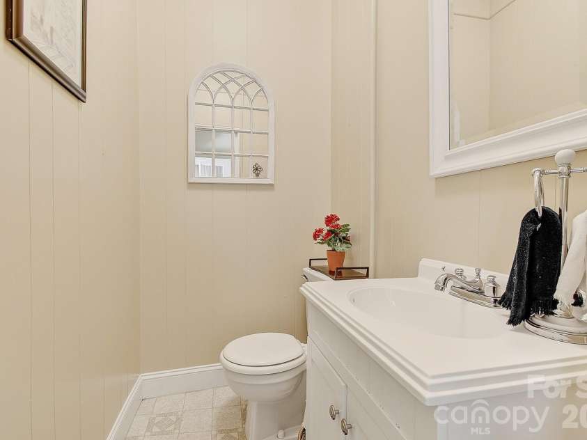 41 Arthur Road, Asheville, NC 28806.  MLS# CAR4371135, YatesRealty ID 14696. 