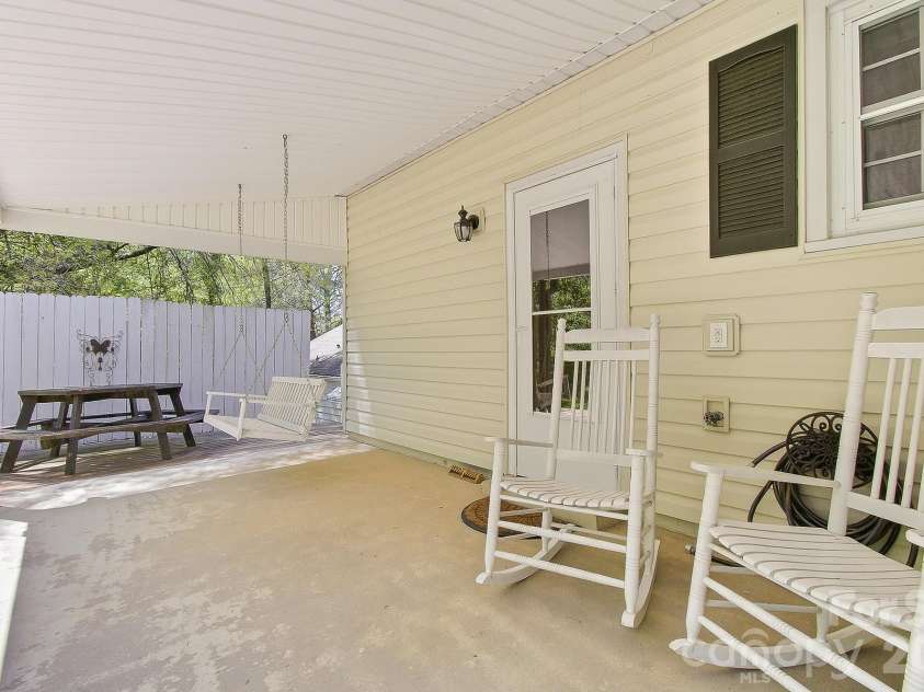41 Arthur Road, Asheville, NC 28806.  MLS# CAR4371135, YatesRealty ID 14696. 