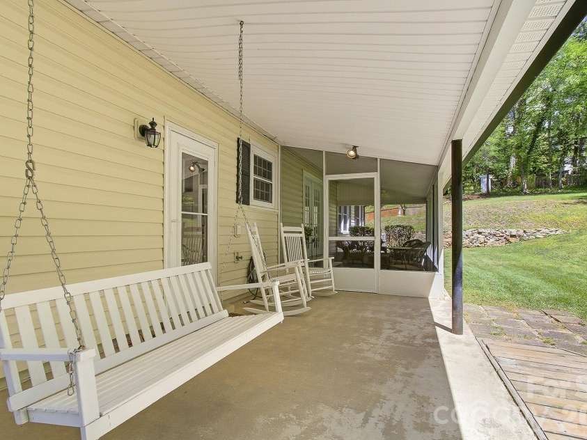 41 Arthur Road, Asheville, NC 28806.  MLS# CAR4371135, YatesRealty ID 14696. 