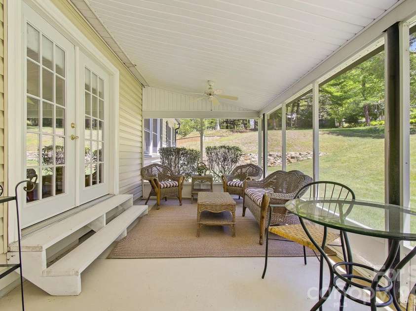 41 Arthur Road, Asheville, NC 28806.  MLS# CAR4371135, YatesRealty ID 14696. 