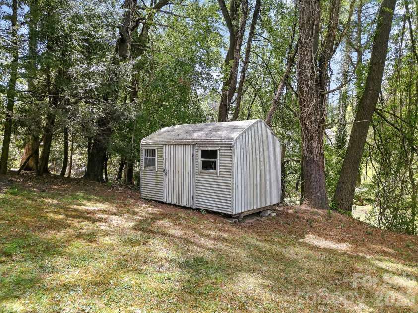 41 Arthur Road, Asheville, NC 28806.  MLS# CAR4371135, YatesRealty ID 14696. 
