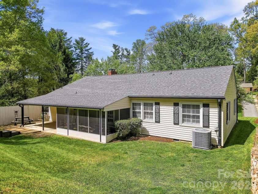 41 Arthur Road, Asheville, NC 28806.  MLS# CAR4371135, YatesRealty ID 14696. 