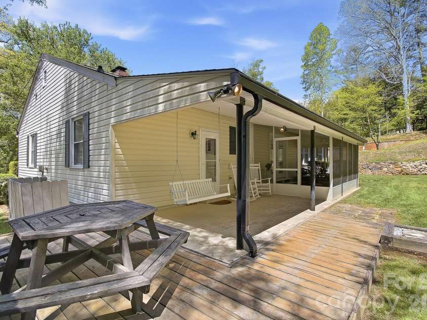 41 Arthur Road, Asheville, NC 28806.  MLS# CAR4371135, YatesRealty ID 14696. 