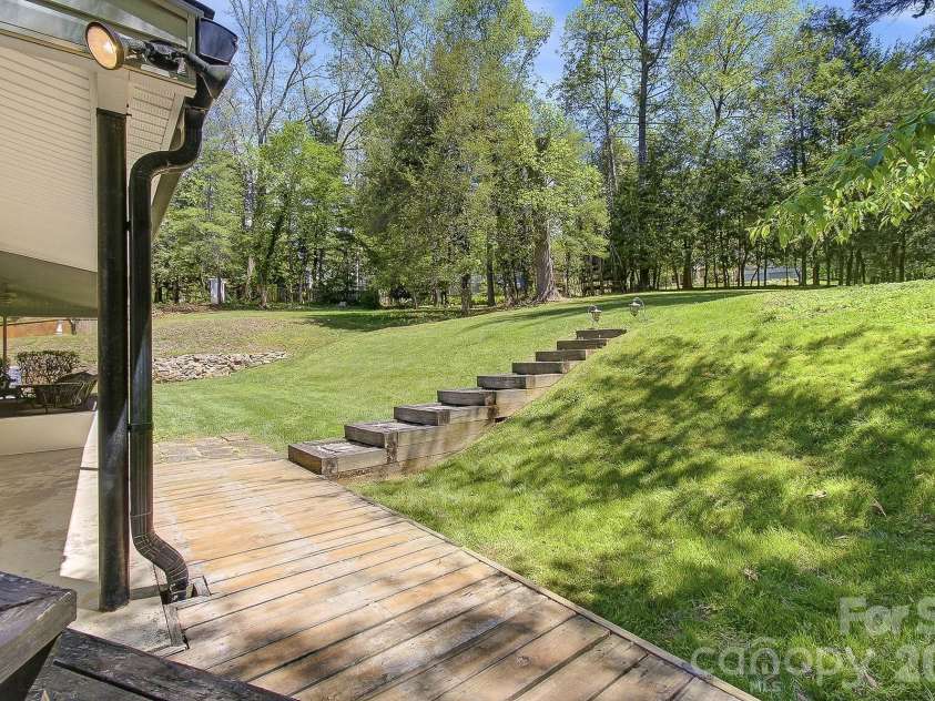 41 Arthur Road, Asheville, NC 28806.  MLS# CAR4371135, YatesRealty ID 14696. 