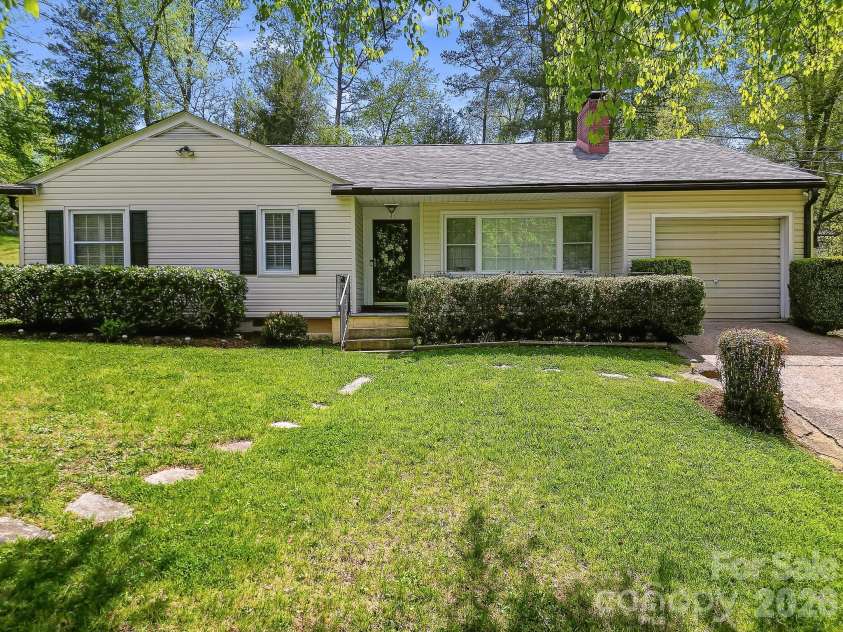 41 Arthur Road, Asheville, NC 28806.  MLS# CAR4371135, YatesRealty ID 14696. 