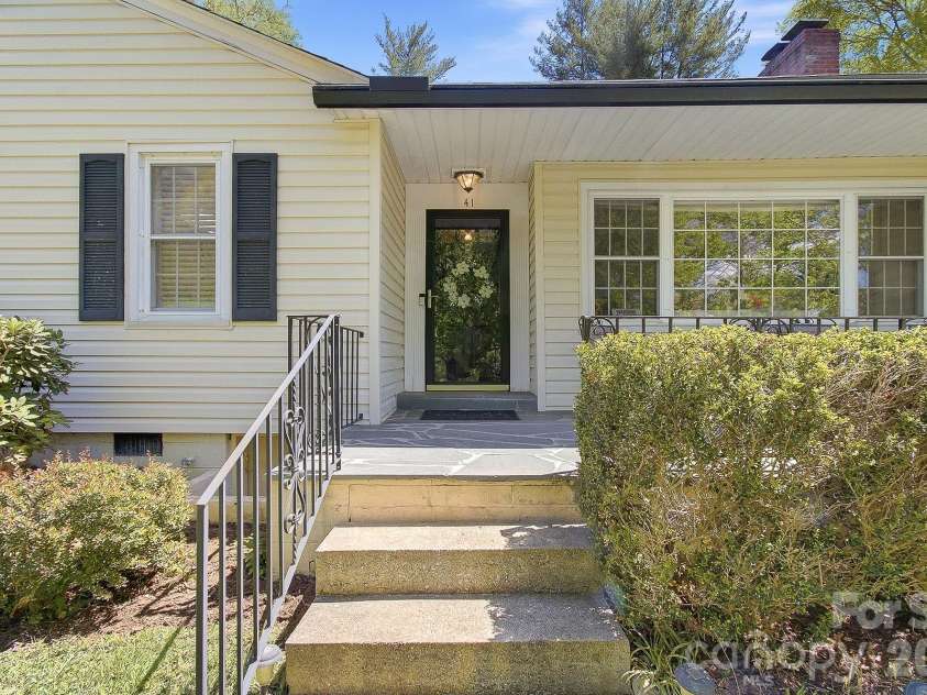 41 Arthur Road, Asheville, NC 28806.  MLS# CAR4371135, YatesRealty ID 14696. 