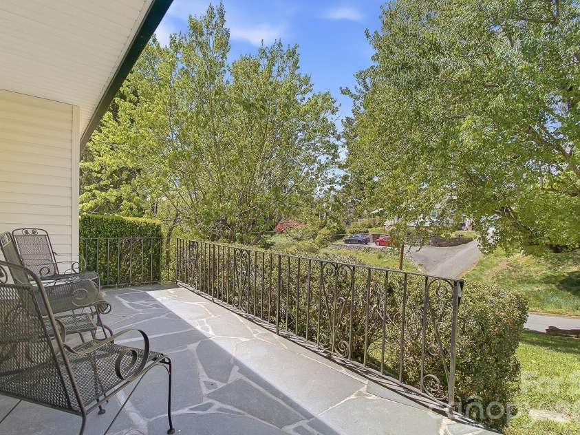 41 Arthur Road, Asheville, NC 28806.  MLS# CAR4371135, YatesRealty ID 14696. 