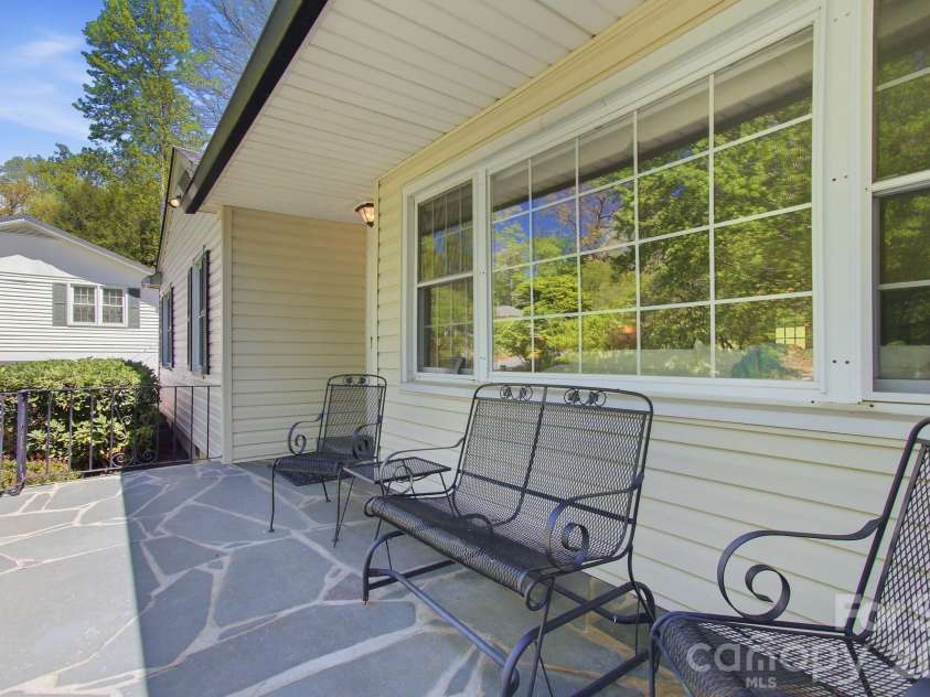 41 Arthur Road, Asheville, NC 28806.  MLS# CAR4371135, YatesRealty ID 14696. 