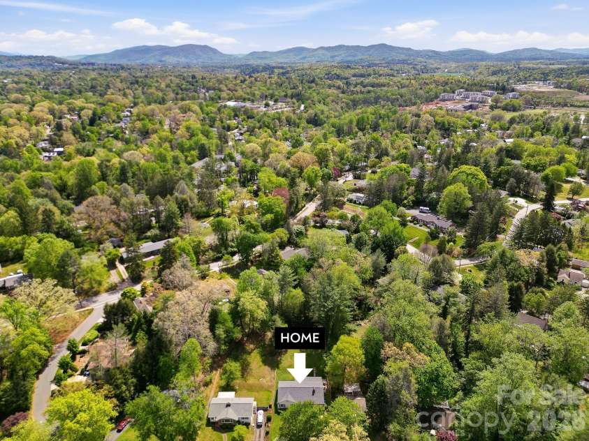 41 Arthur Road, Asheville, NC 28806.  MLS# CAR4371135, YatesRealty ID 14696. 