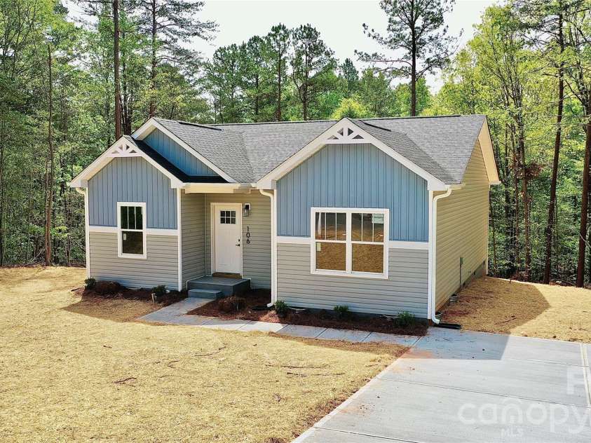 106 Outback Lane, Dallas, NC 28034.  MLS# CAR4364178, YatesRealty ID 14699. 