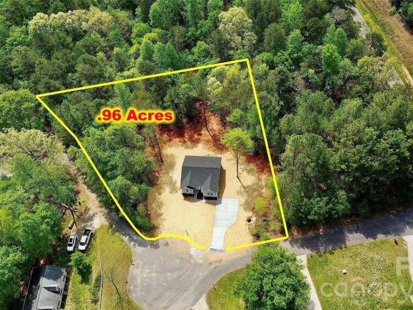 106 Outback Lane, Dallas, NC 28034.  MLS# CAR4364178, YatesRealty ID 14699. 