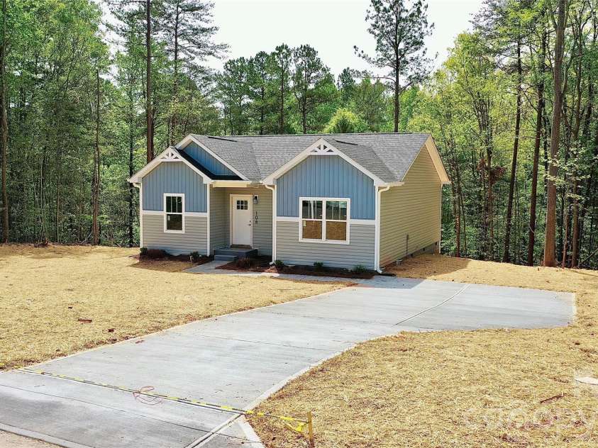 106 Outback Lane, Dallas, NC 28034.  MLS# CAR4364178, YatesRealty ID 14699. 