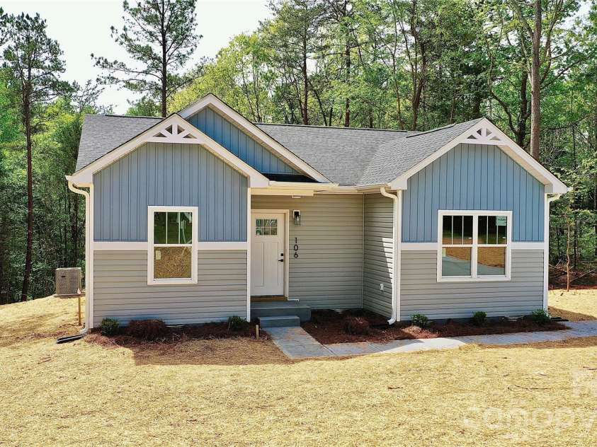106 Outback Lane, Dallas, NC 28034.  MLS# CAR4364178, YatesRealty ID 14699. 