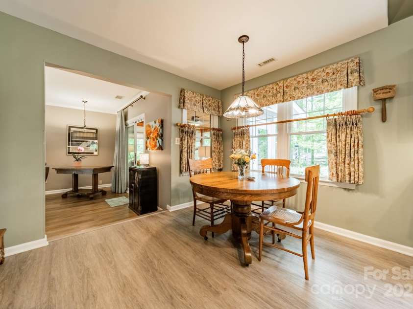 14926 Chilgrove Lane, Huntersville, NC 28078.  MLS# CAR4247740, YatesRealty ID 14699. Breakfast area