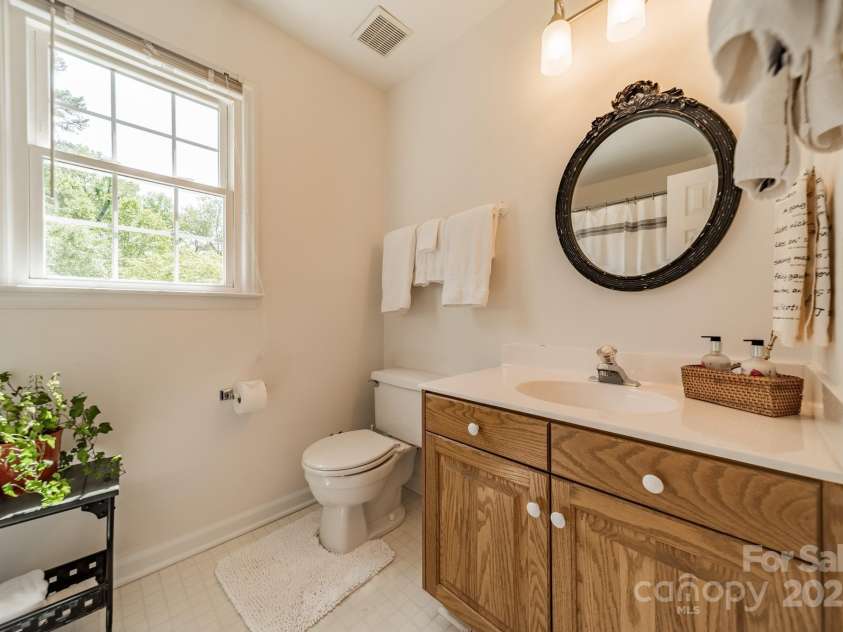 14926 Chilgrove Lane, Huntersville, NC 28078.  MLS# CAR4247740, YatesRealty ID 14699. Guest Bath upstairs