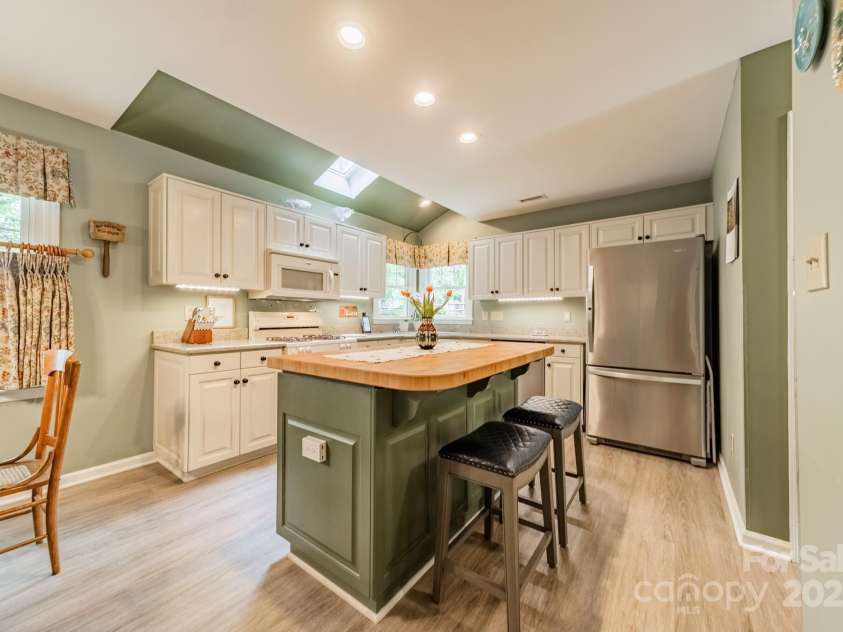 14926 Chilgrove Lane, Huntersville, NC 28078.  MLS# CAR4247740, YatesRealty ID 14699. Kitchen