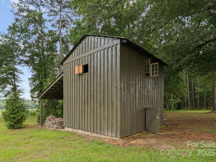 3759 NC 24/27 Highway, Cameron, NC 28326.  MLS# CAR4277323, YatesRealty ID 147. Tabacco Barn