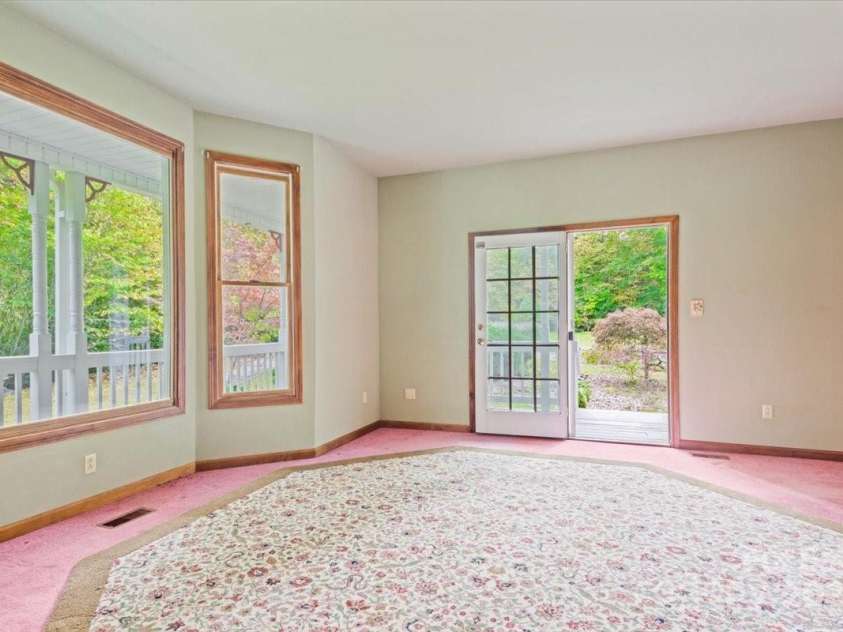 5580 Greenville Highway, Brevard, NC 28712.  MLS# CAR4196657, YatesRealty ID 147. 