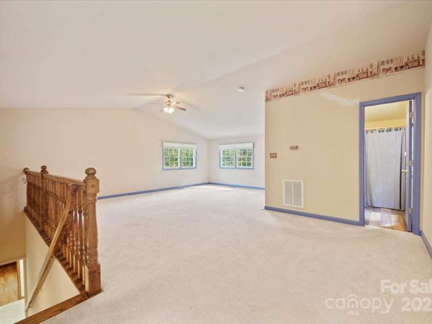 5580 Greenville Highway, Brevard, NC 28712.  MLS# CAR4196657, YatesRealty ID 147. Flex space over garage