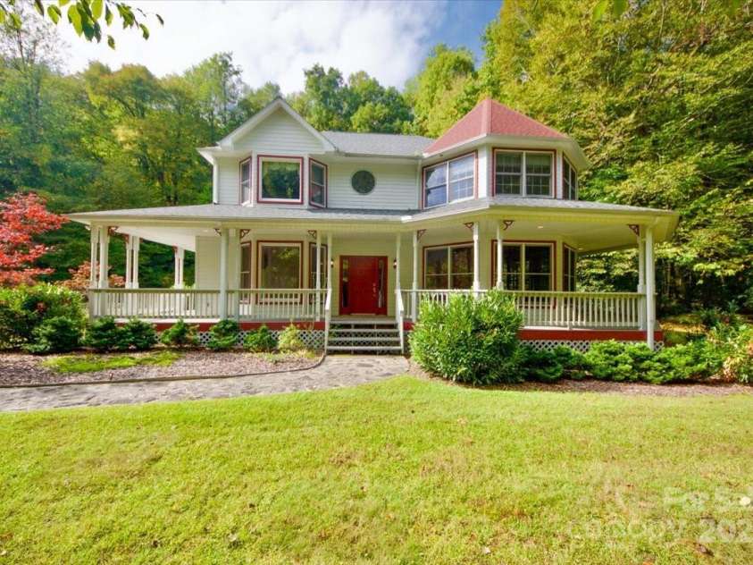 5580 Greenville Highway, Brevard, NC 28712.  MLS# CAR4196657, YatesRealty ID 147. Front of home