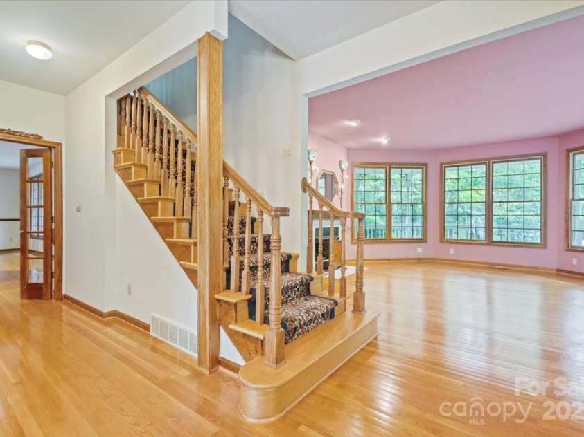5580 Greenville Highway, Brevard, NC 28712.  MLS# CAR4196657, YatesRealty ID 147. Inviting Foyer