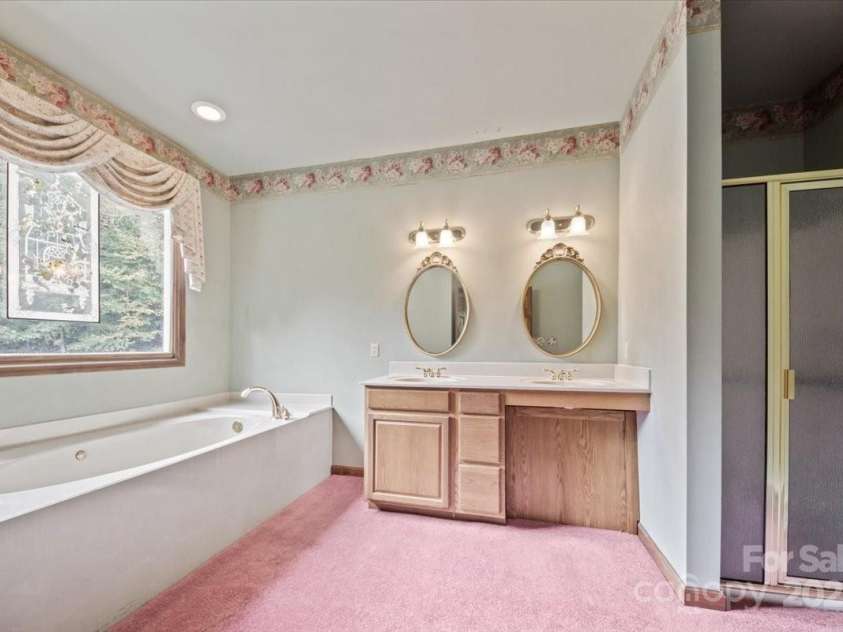 5580 Greenville Highway, Brevard, NC 28712.  MLS# CAR4196657, YatesRealty ID 147. Primary bath