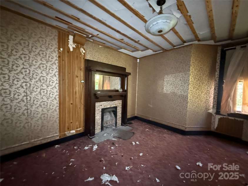 289 French Broad Avenue, Asheville, NC 28801.  MLS# CAR4315592, YatesRealty ID 1470. 