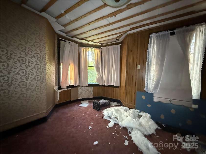 289 French Broad Avenue, Asheville, NC 28801.  MLS# CAR4315592, YatesRealty ID 1470. 