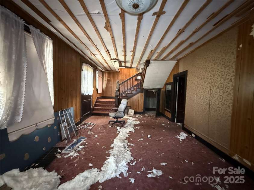 289 French Broad Avenue, Asheville, NC 28801.  MLS# CAR4315592, YatesRealty ID 1470. 