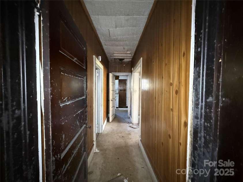 289 French Broad Avenue, Asheville, NC 28801.  MLS# CAR4315592, YatesRealty ID 1470. 