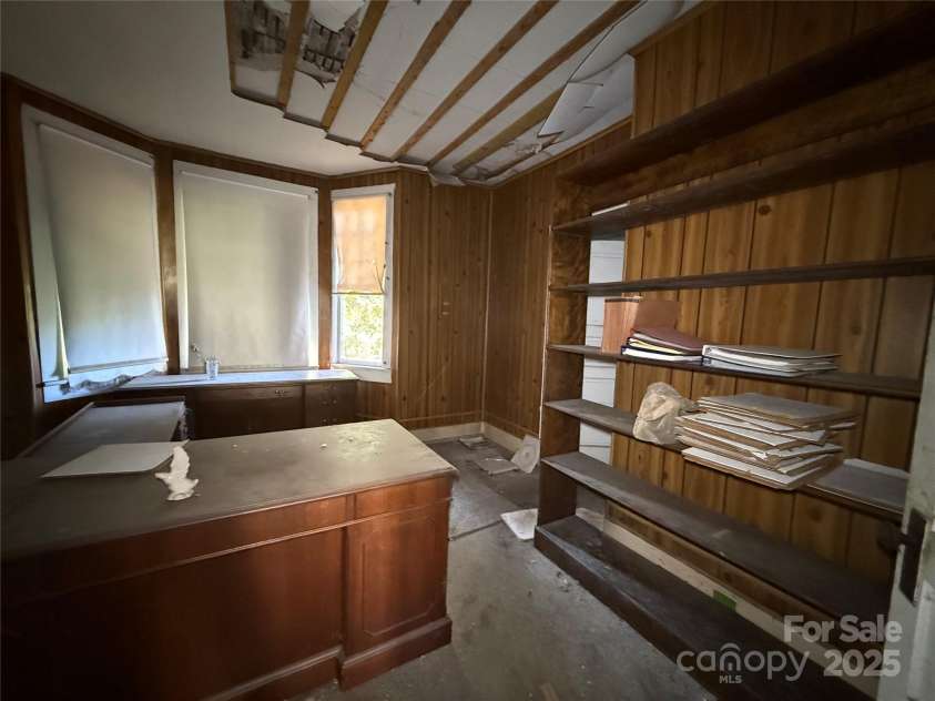 289 French Broad Avenue, Asheville, NC 28801.  MLS# CAR4315592, YatesRealty ID 1470. 