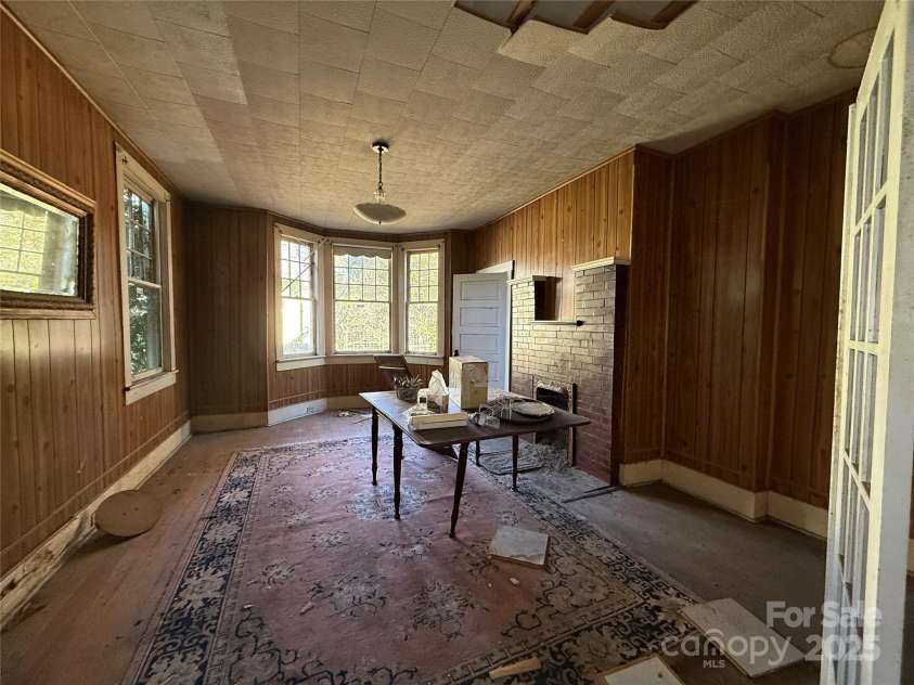 289 French Broad Avenue, Asheville, NC 28801.  MLS# CAR4315592, YatesRealty ID 1470. 