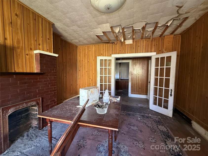 289 French Broad Avenue, Asheville, NC 28801.  MLS# CAR4315592, YatesRealty ID 1470. 