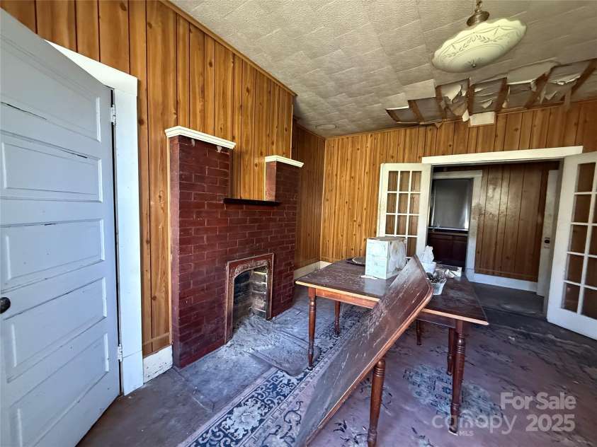 289 French Broad Avenue, Asheville, NC 28801.  MLS# CAR4315592, YatesRealty ID 1470. 