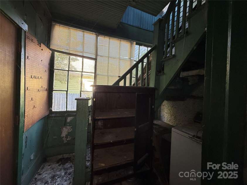 289 French Broad Avenue, Asheville, NC 28801.  MLS# CAR4315592, YatesRealty ID 1470. 