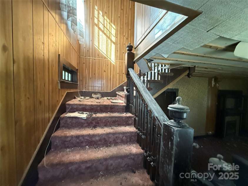 289 French Broad Avenue, Asheville, NC 28801.  MLS# CAR4315592, YatesRealty ID 1470. 