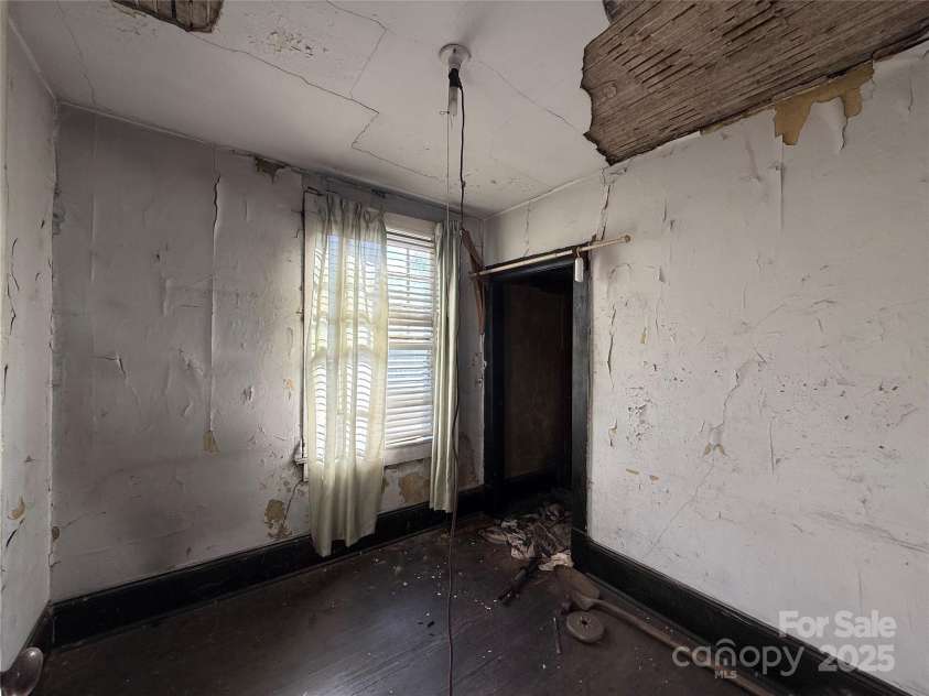 289 French Broad Avenue, Asheville, NC 28801.  MLS# CAR4315592, YatesRealty ID 1470. 