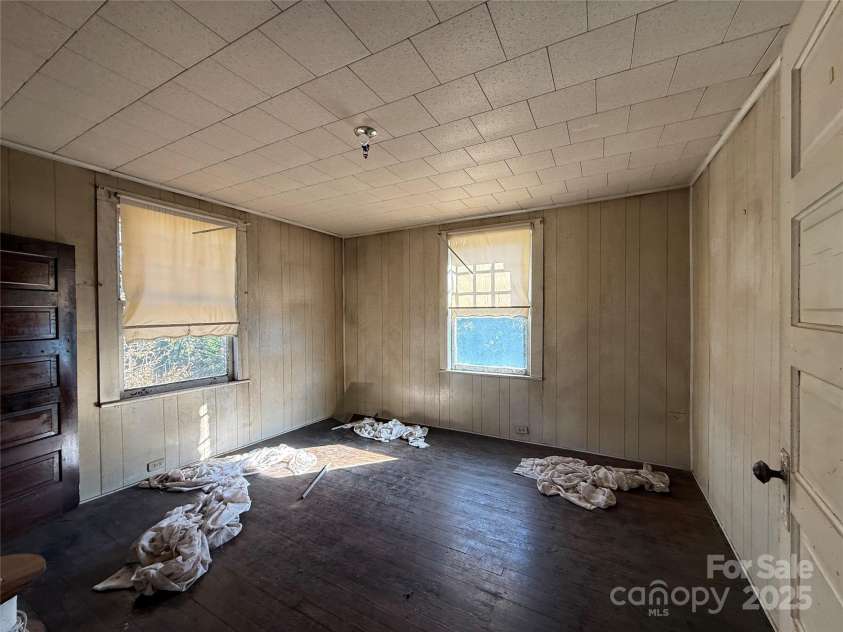 289 French Broad Avenue, Asheville, NC 28801.  MLS# CAR4315592, YatesRealty ID 1470. 