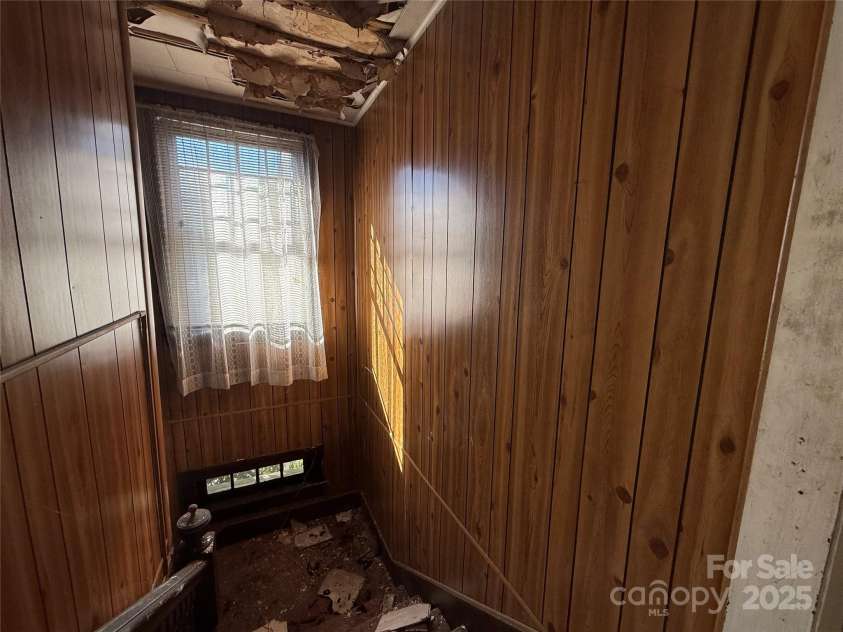 289 French Broad Avenue, Asheville, NC 28801.  MLS# CAR4315592, YatesRealty ID 1470. 