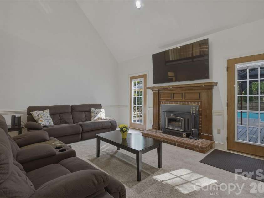 623 Normandy Road, Mooresville, NC 28117.  MLS# CAR4404379, YatesRealty ID 14700. 