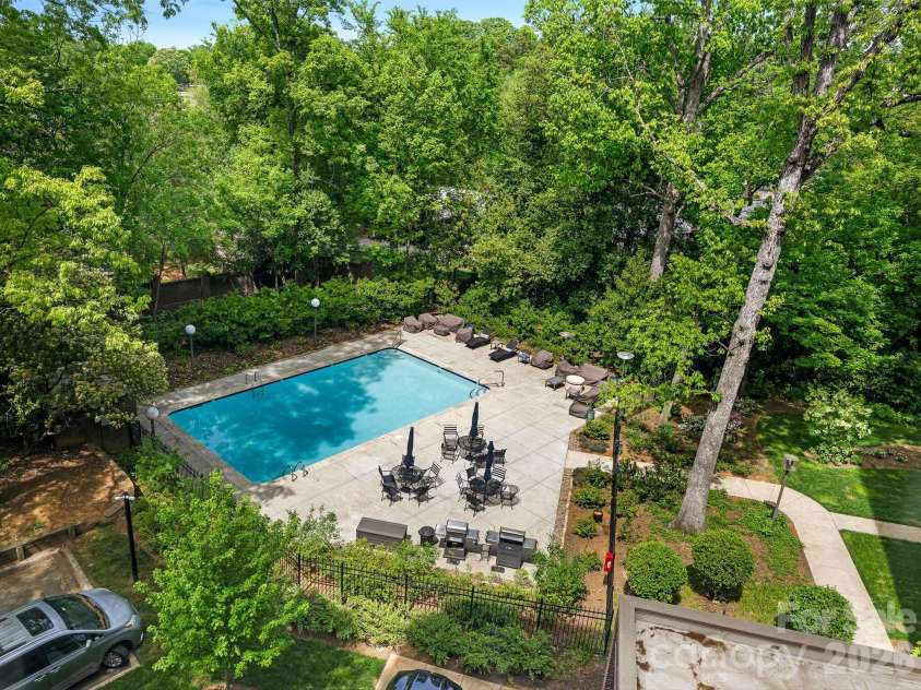 840 Cherokee Road, Charlotte, NC 28207.  MLS# CAR4363391, YatesRealty ID 14701. Community Pool 