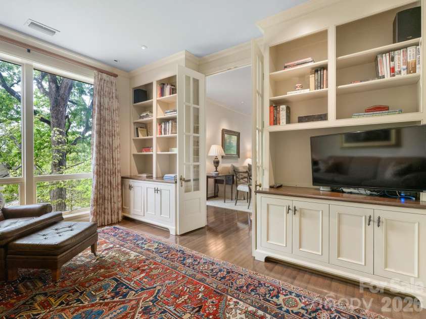 840 Cherokee Road, Charlotte, NC 28207.  MLS# CAR4363391, YatesRealty ID 14701. Den 