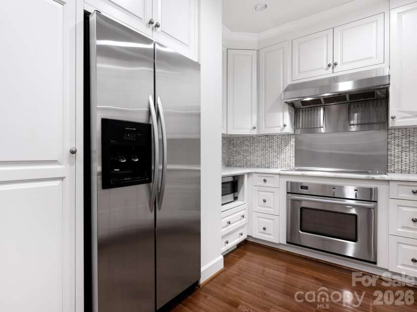 840 Cherokee Road, Charlotte, NC 28207.  MLS# CAR4363391, YatesRealty ID 14701. Kitchen 
