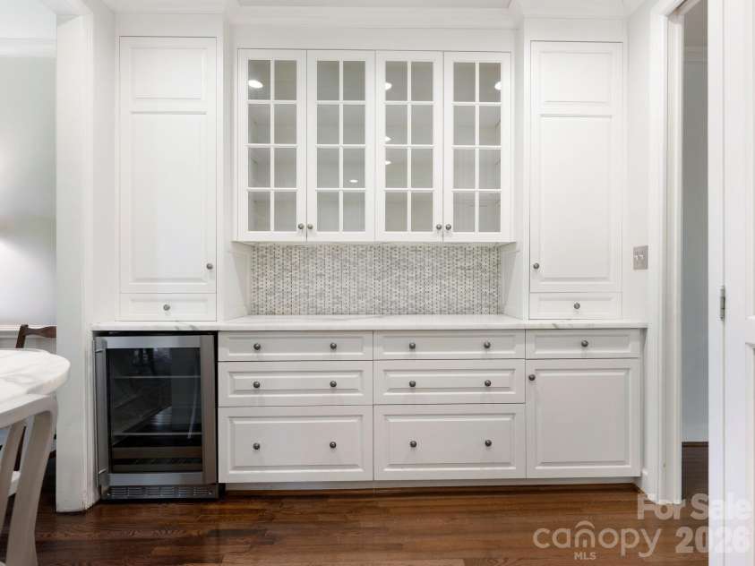 840 Cherokee Road, Charlotte, NC 28207.  MLS# CAR4363391, YatesRealty ID 14701. Kitchen 
