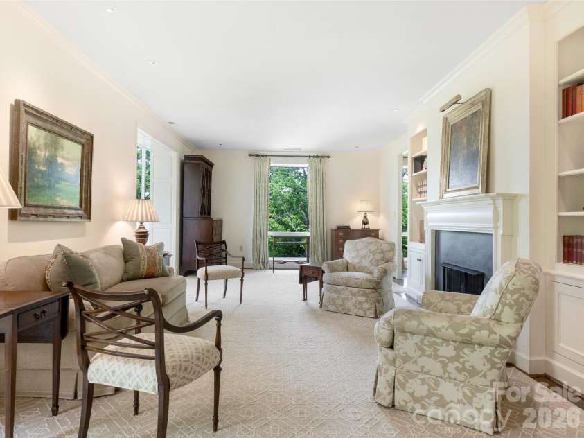 840 Cherokee Road, Charlotte, NC 28207.  MLS# CAR4363391, YatesRealty ID 14701. Living Room 