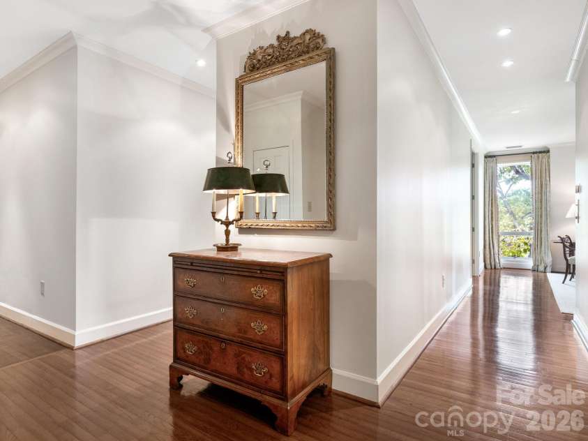 840 Cherokee Road, Charlotte, NC 28207.  MLS# CAR4363391, YatesRealty ID 14701. Unit 840 Foyer