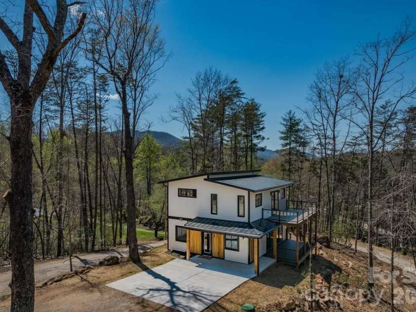 85 Elrod Drive, Ela, NC 28789.  MLS# CAR4367782, YatesRealty ID 14702. 